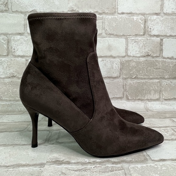 NWT NIB Nine West Cadence Grey Suede Booties - Picture 4 of 14